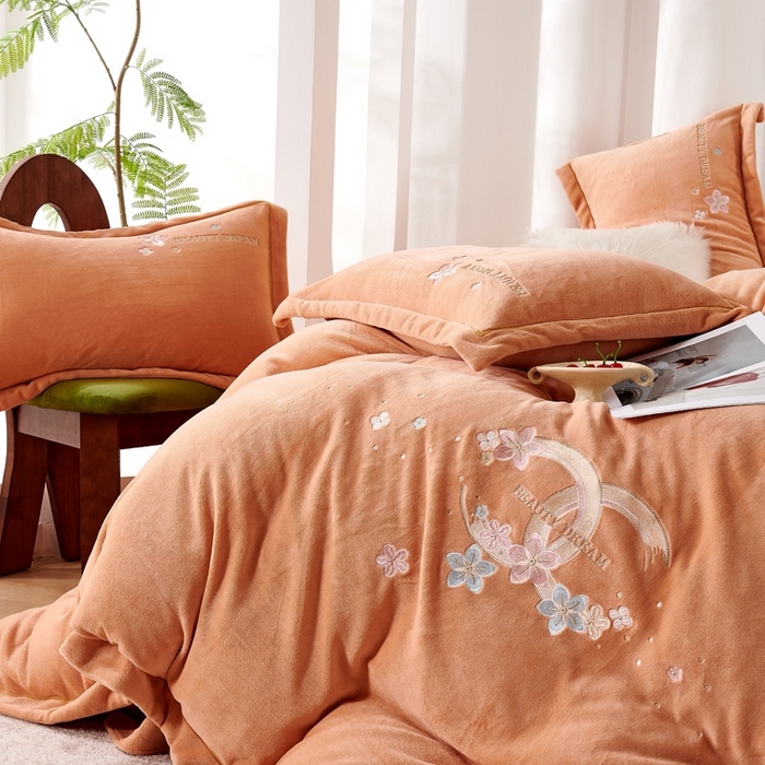 91家纺网 家纺一手货源 找家纺 （总）玖琳家纺 2025新款商场定制款高克重刺绣牛奶绒四件套-香奈