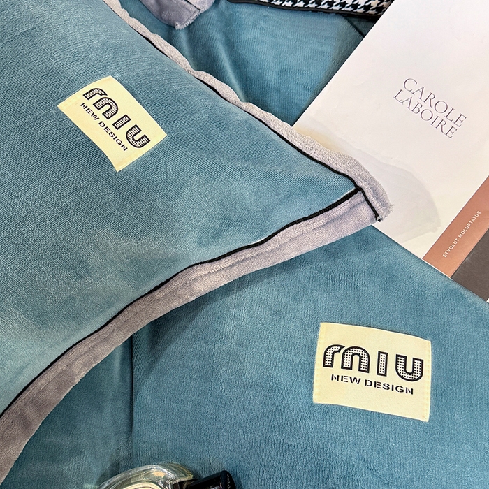 91家纺网 家纺一手货源 找家纺 （总）芷卧 2025新款高克重牛奶绒四件套床盖款