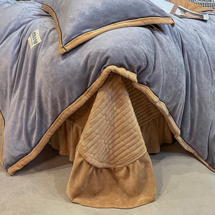 91家纺网 家纺一手货源 找家纺 芷卧 2025新款高克重牛奶绒四件套床盖款 马亚尔-浅灰