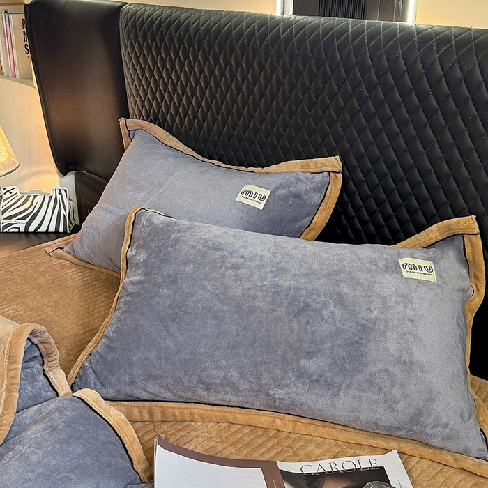 91家纺网 家纺一手货源 找家纺 芷卧 2025新款高克重牛奶绒四件套床盖款 马亚尔-浅灰