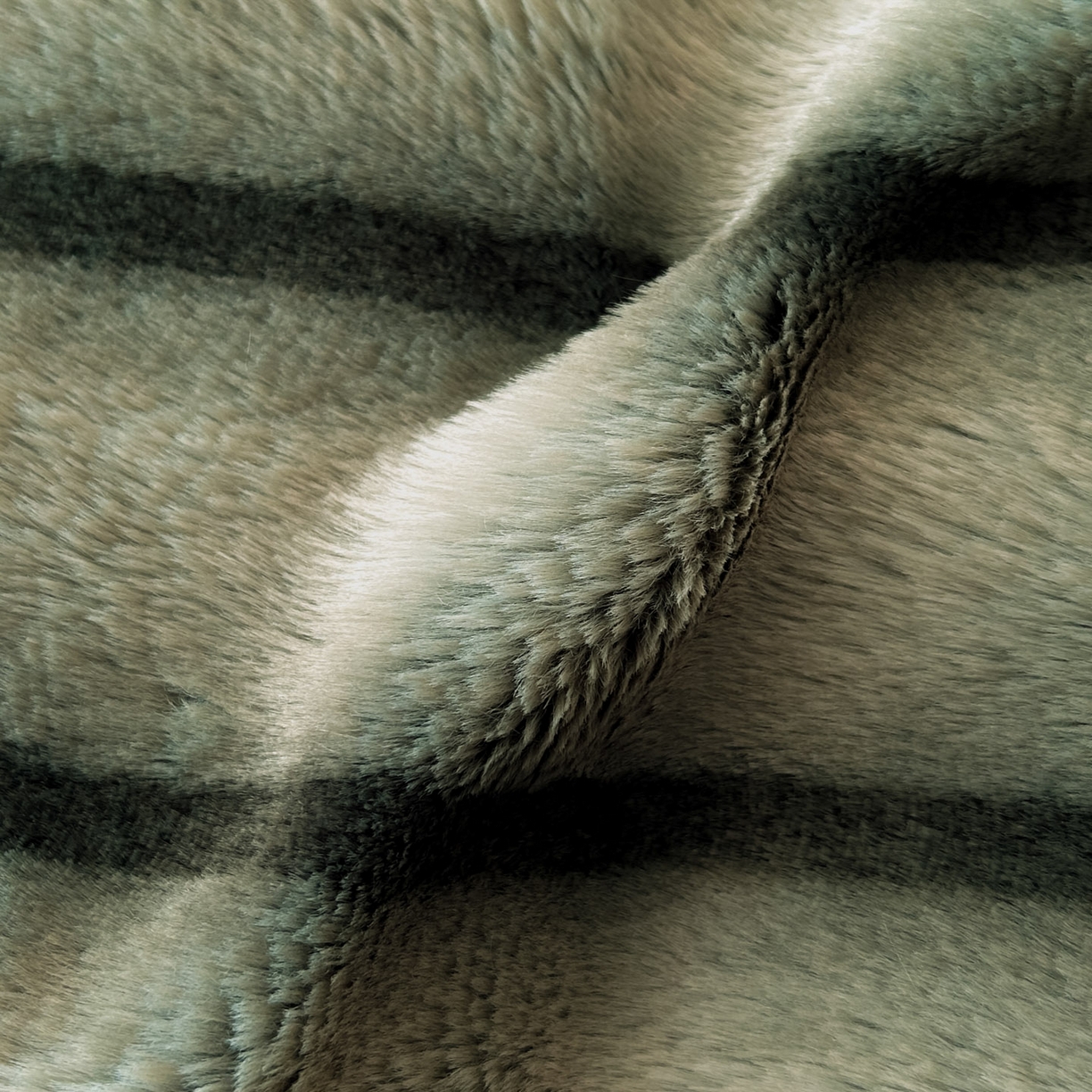 91家纺网 家纺一手货源 找家纺 丝印良品 2025新款条纹兔毛绒牛奶绒四件套 森林绿