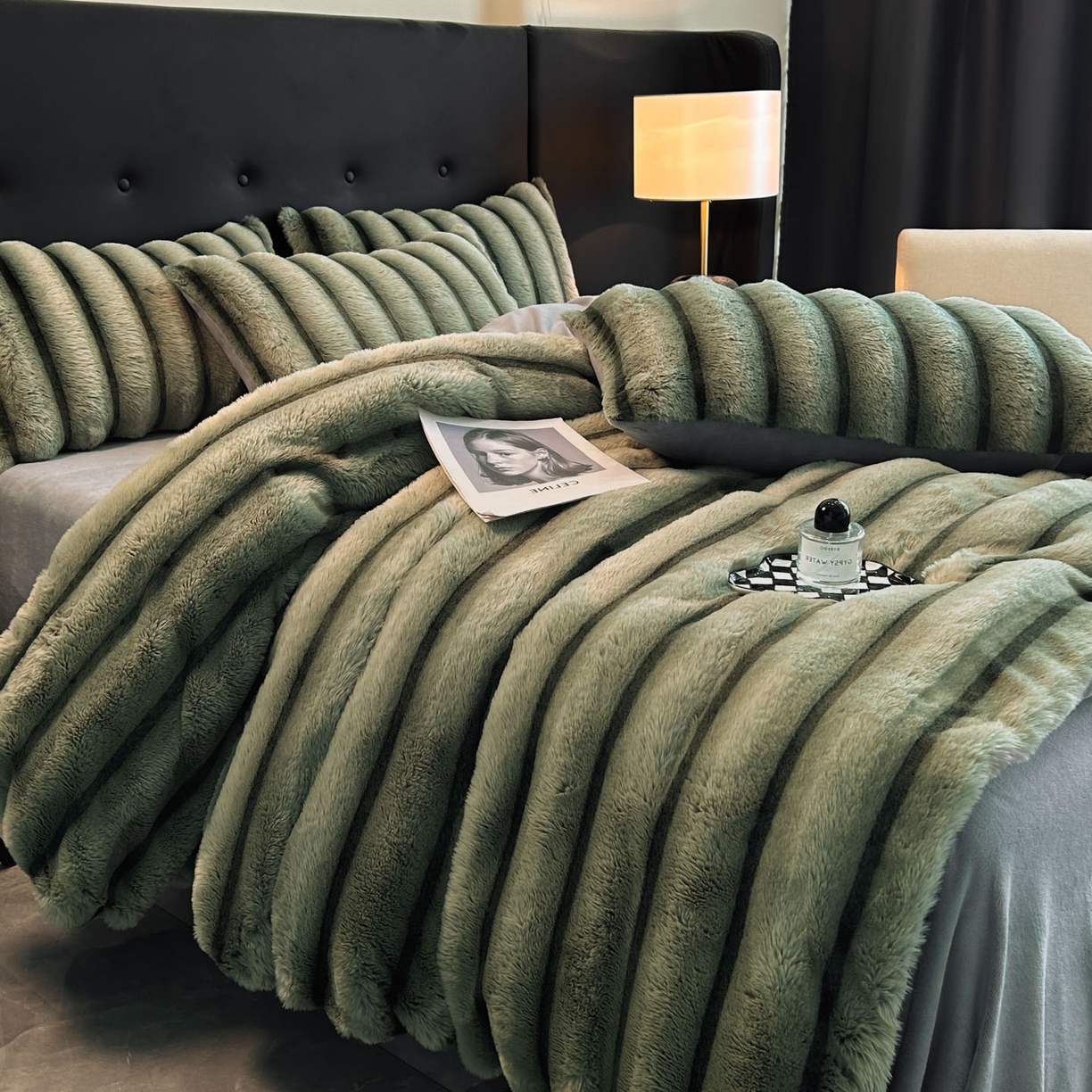 91家纺网 家纺一手货源 找家纺 丝印良品 2025新款条纹兔毛绒牛奶绒四件套 森林绿