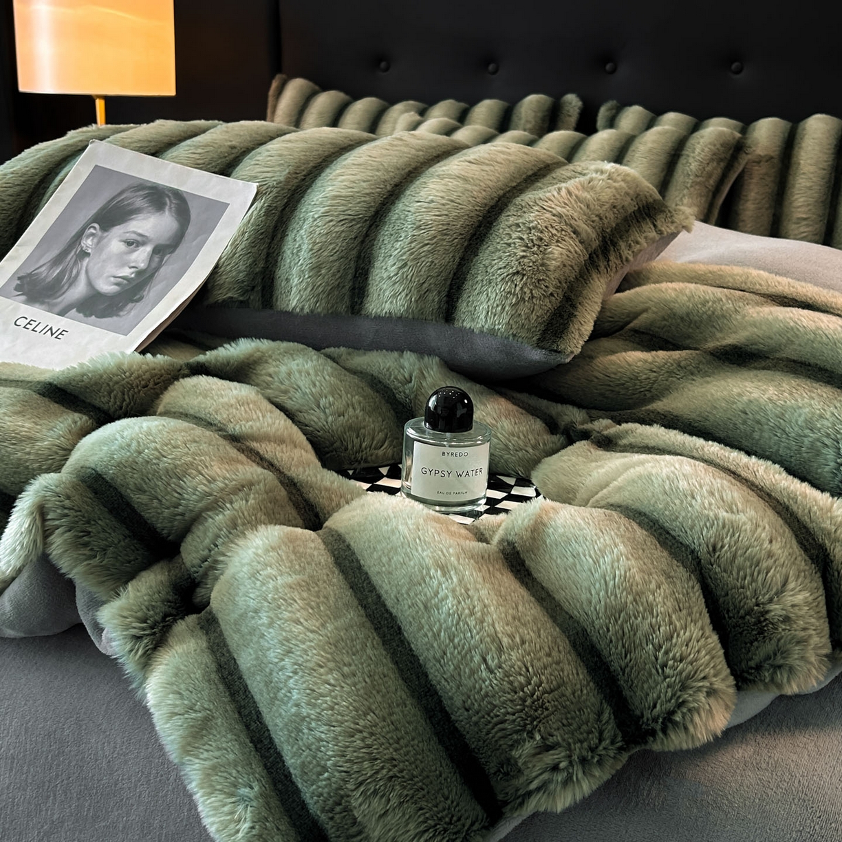 91家纺网 家纺一手货源 找家纺 丝印良品 2025新款条纹兔毛绒牛奶绒四件套 森林绿