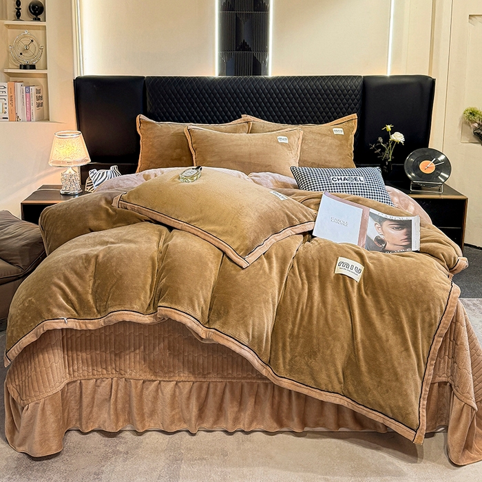 91家纺网 家纺一手货源 找家纺 芷卧 2025新款高克重牛奶绒四件套床盖款 马亚尔-深咖