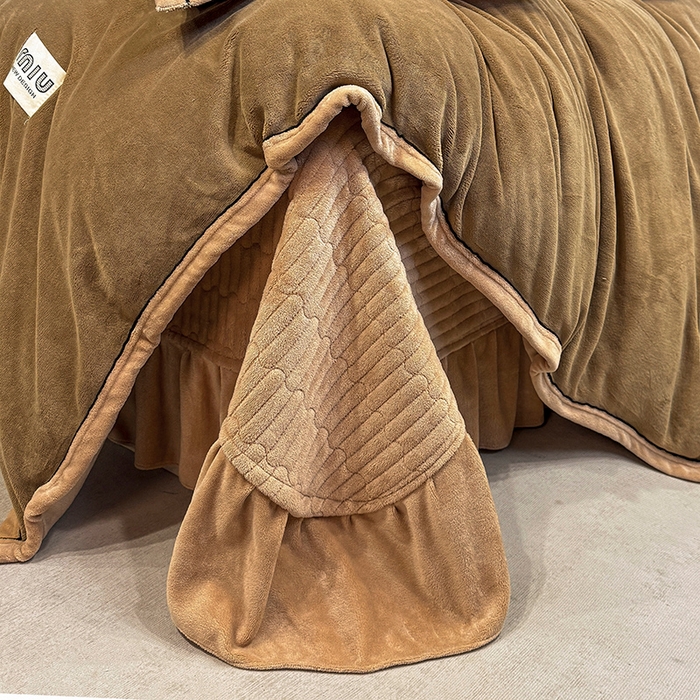 91家纺网 家纺一手货源 找家纺 芷卧 2025新款高克重牛奶绒四件套床盖款 马亚尔-深咖