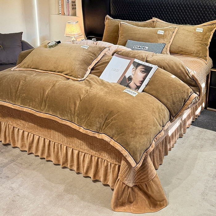 91家纺网 家纺一手货源 找家纺 芷卧 2025新款高克重牛奶绒四件套床盖款 马亚尔-深咖