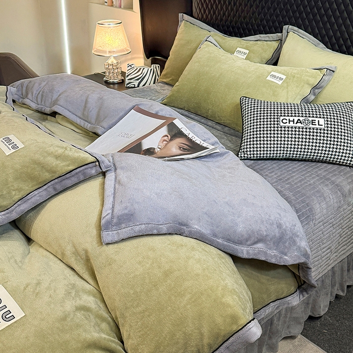 91家纺网 家纺一手货源 找家纺 芷卧 2025新款高克重牛奶绒四件套床盖款 马亚尔-青绿