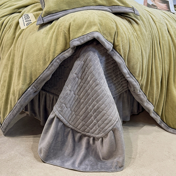 91家纺网 家纺一手货源 找家纺 芷卧 2025新款高克重牛奶绒四件套床盖款 马亚尔-青绿