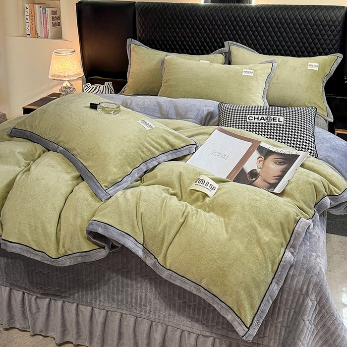 91家纺网 家纺一手货源 找家纺 芷卧 2025新款高克重牛奶绒四件套床盖款 马亚尔-青绿