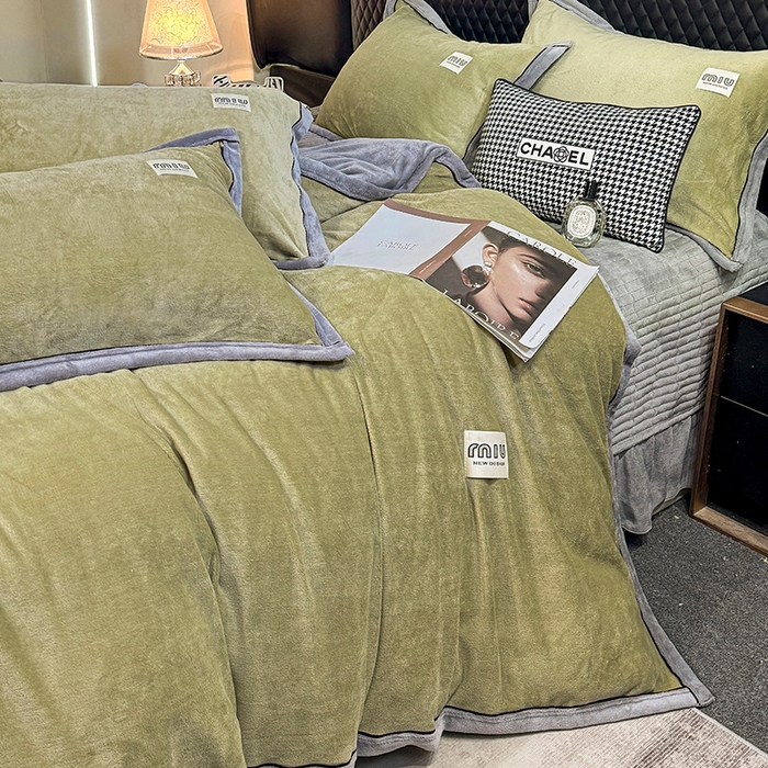 91家纺网 家纺一手货源 找家纺 芷卧 2025新款高克重牛奶绒四件套床盖款 马亚尔-青绿