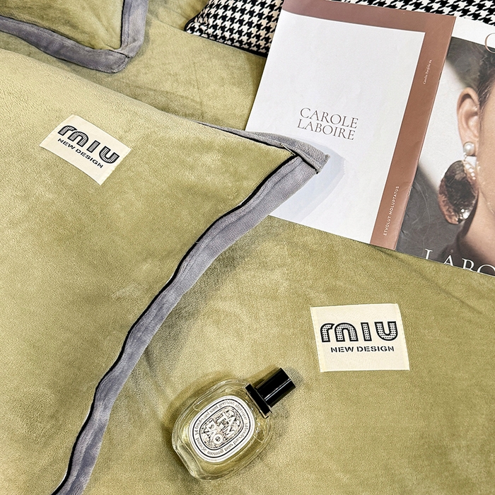 91家纺网 家纺一手货源 找家纺 芷卧 2025新款高克重牛奶绒四件套床盖款 马亚尔-青绿