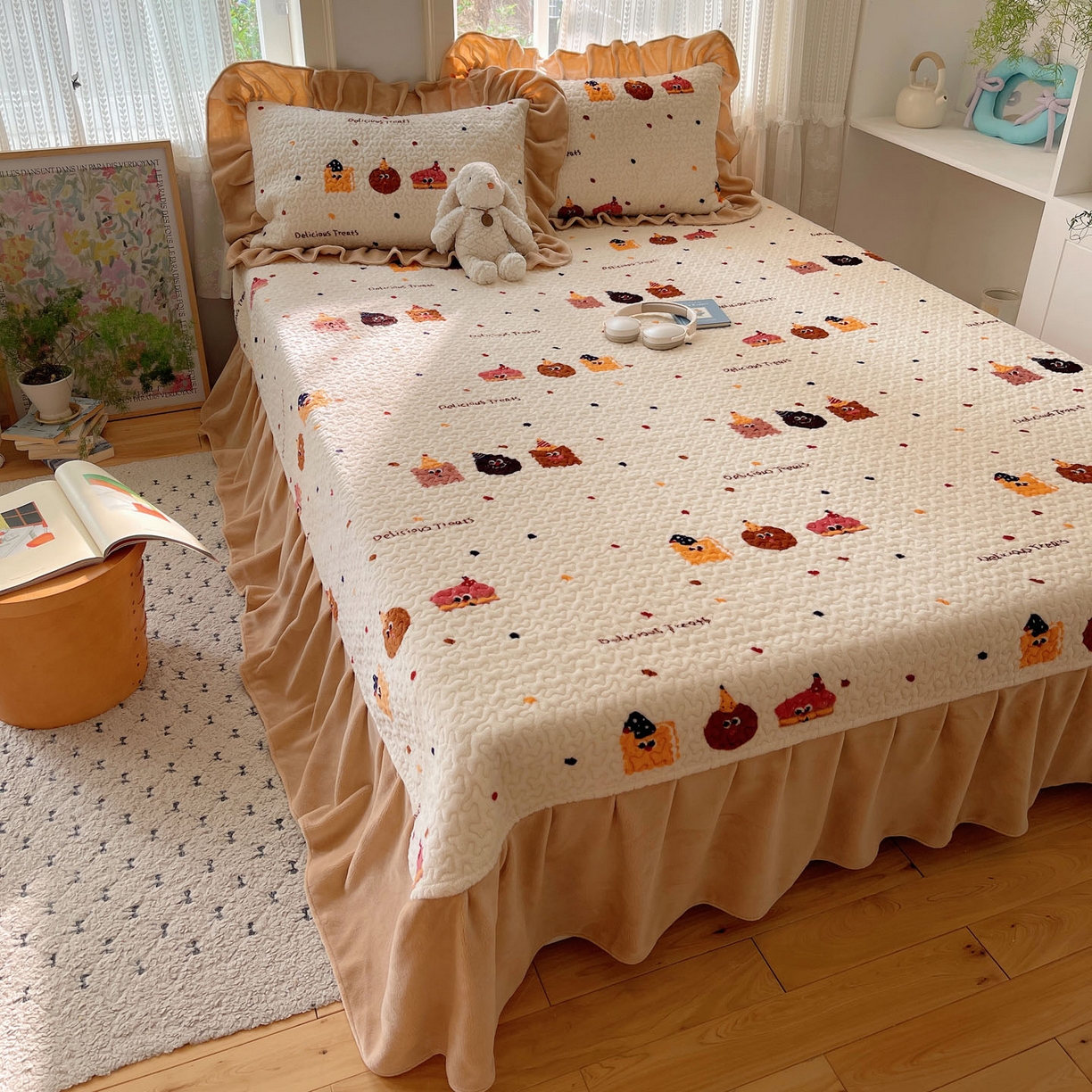 91家纺网 家纺一手货源 找家纺 红嘴企鹅 2025新款花边加厚牛奶绒单品床盖单件床盖三件套 点心