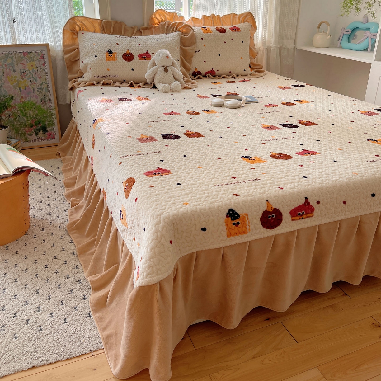 91家纺网 家纺一手货源 找家纺 红嘴企鹅 2025新款花边加厚牛奶绒单品床盖单件床盖三件套 点心