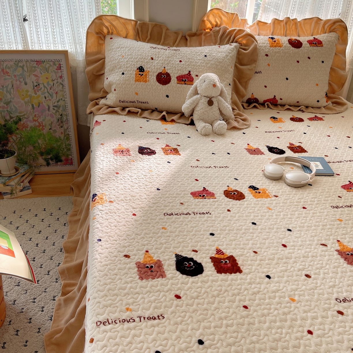 91家纺网 家纺一手货源 找家纺 红嘴企鹅 2025新款花边加厚牛奶绒单品床盖单件床盖三件套 点心