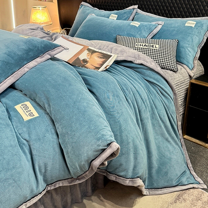 91家纺网 家纺一手货源 找家纺 芷卧 2025新款高克重牛奶绒四件套床盖款 马亚尔-时蓝