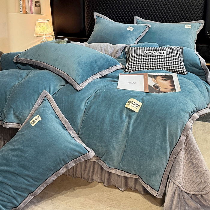 91家纺网 家纺一手货源 找家纺 芷卧 2025新款高克重牛奶绒四件套床盖款 马亚尔-时蓝