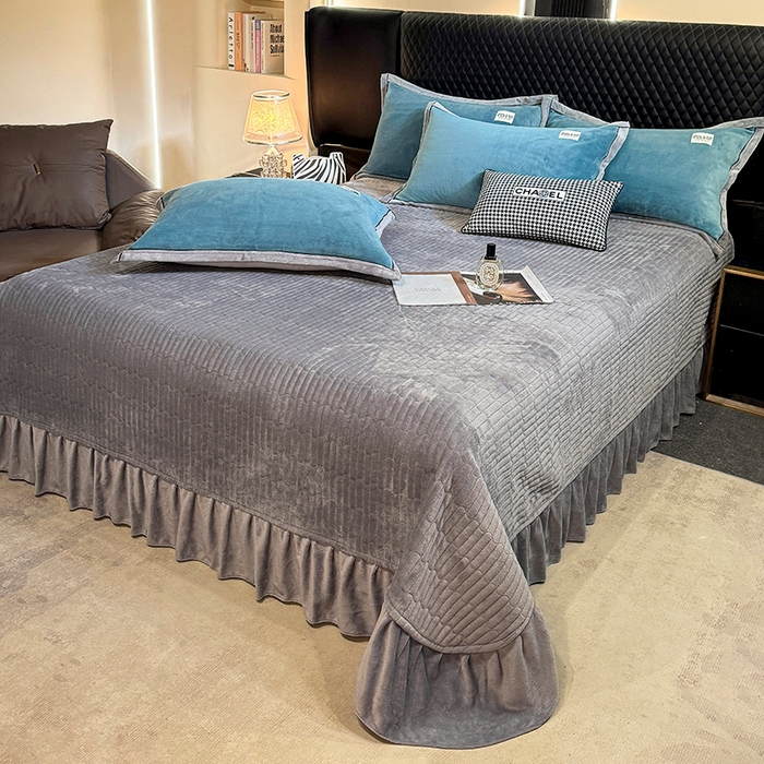 91家纺网 家纺一手货源 找家纺 芷卧 2025新款高克重牛奶绒四件套床盖款 马亚尔-时蓝