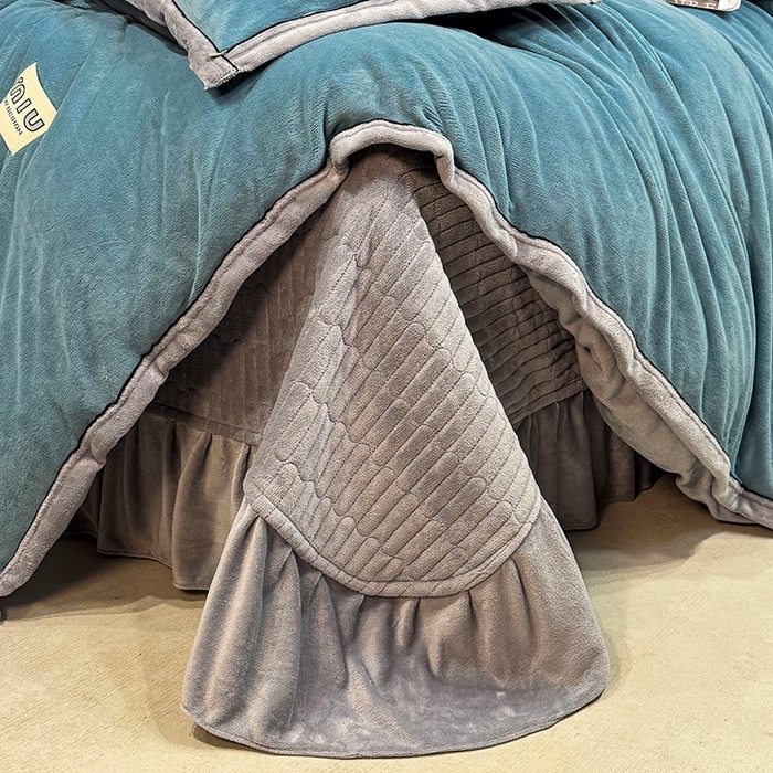 91家纺网 家纺一手货源 找家纺 芷卧 2025新款高克重牛奶绒四件套床盖款 马亚尔-时蓝