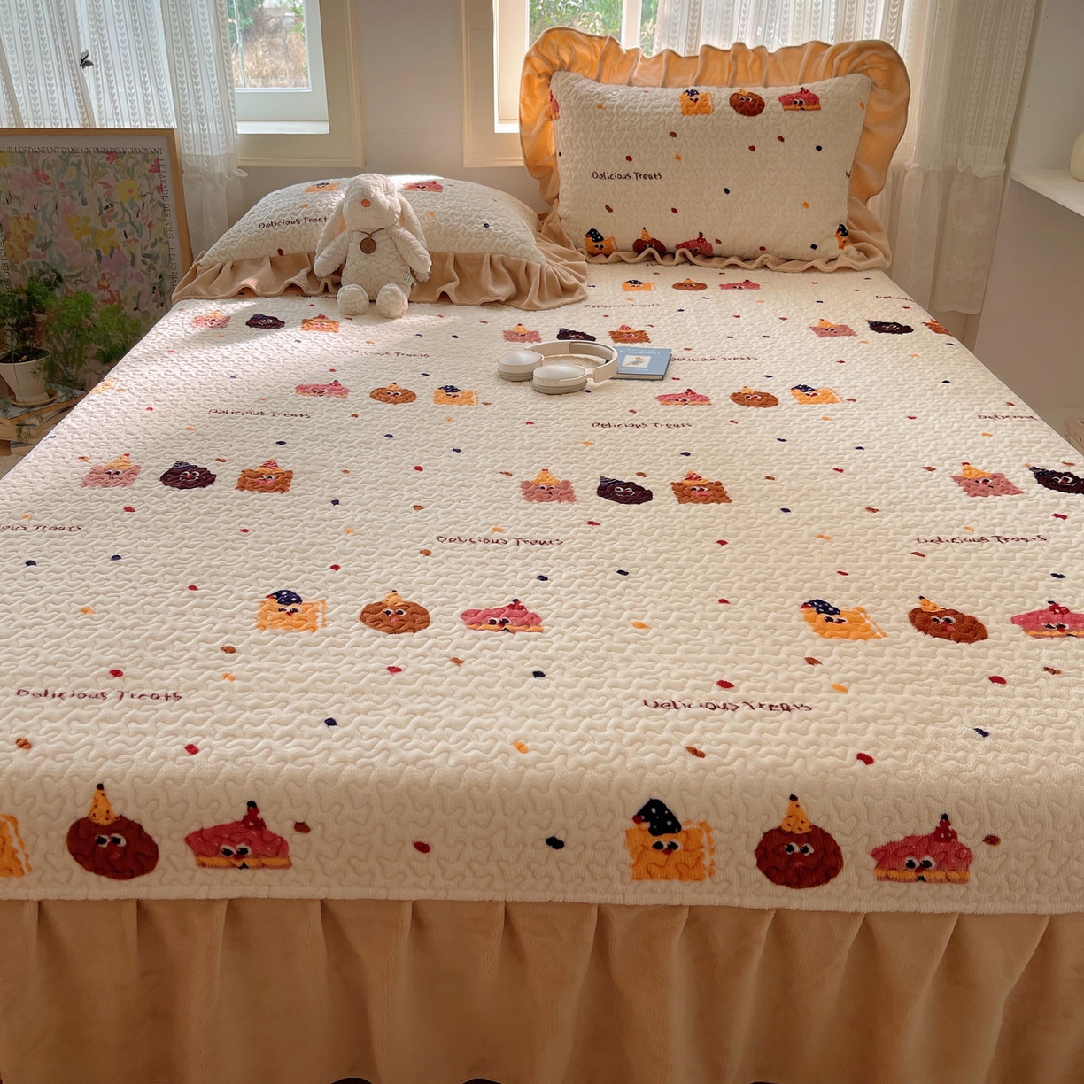 91家纺网 家纺一手货源 找家纺 红嘴企鹅 2025新款花边加厚牛奶绒单品床盖单件床盖三件套 点心