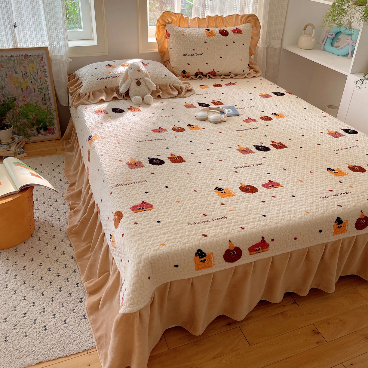 91家纺网 家纺一手货源 找家纺 红嘴企鹅 2025新款花边加厚牛奶绒单品床盖单件床盖三件套 点心