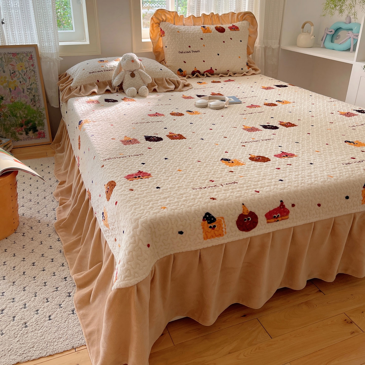 91家纺网 家纺一手货源 找家纺 红嘴企鹅 2025新款花边加厚牛奶绒单品床盖单件床盖三件套 点心