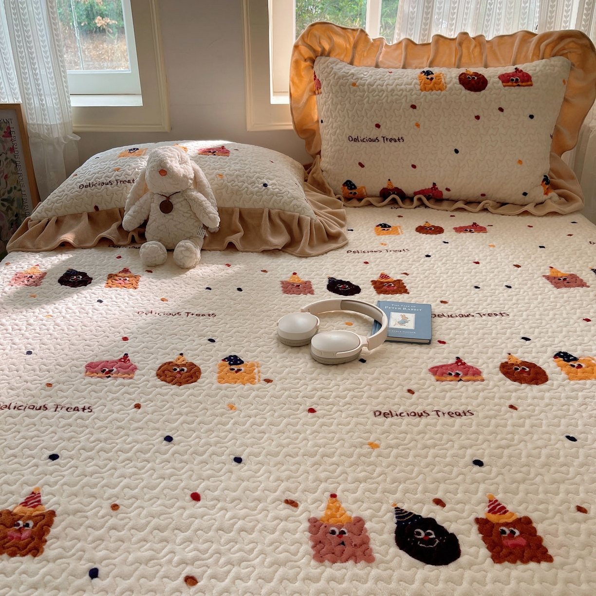 91家纺网 家纺一手货源 找家纺 红嘴企鹅 2025新款花边加厚牛奶绒单品床盖单件床盖三件套 点心