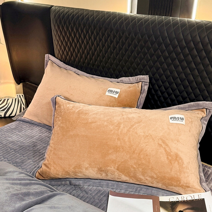 91家纺网 家纺一手货源 找家纺 芷卧 2025新款高克重牛奶绒四件套床盖款 马亚尔-卡其