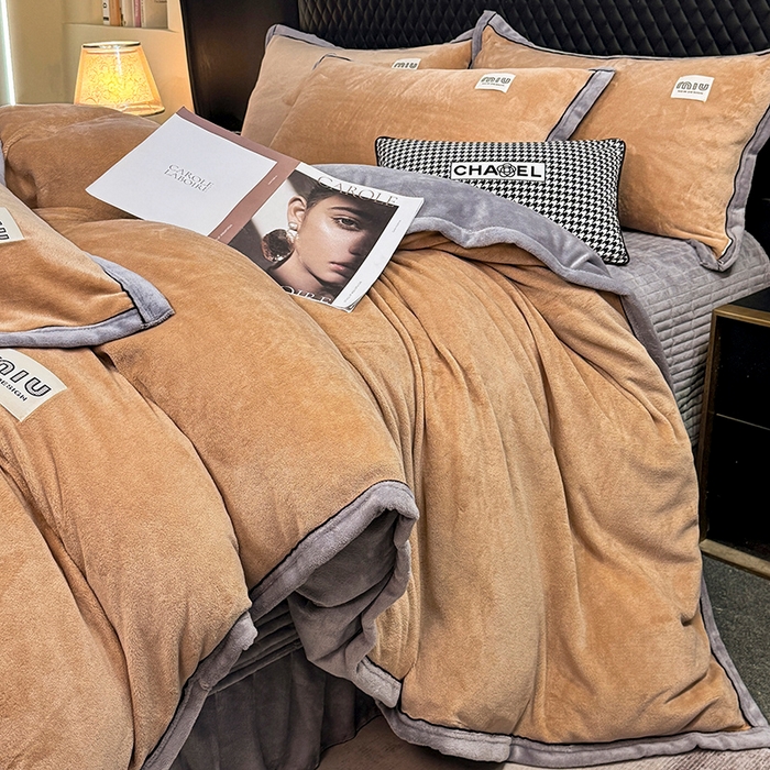 91家纺网 家纺一手货源 找家纺 芷卧 2025新款高克重牛奶绒四件套床盖款 马亚尔-卡其