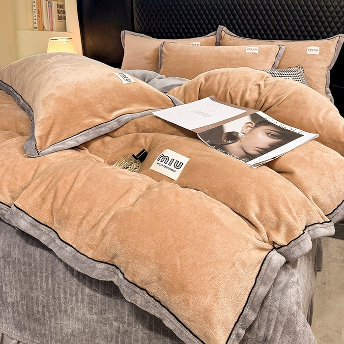 91家纺网 家纺一手货源 找家纺 芷卧 2025新款高克重牛奶绒四件套床盖款 马亚尔-卡其