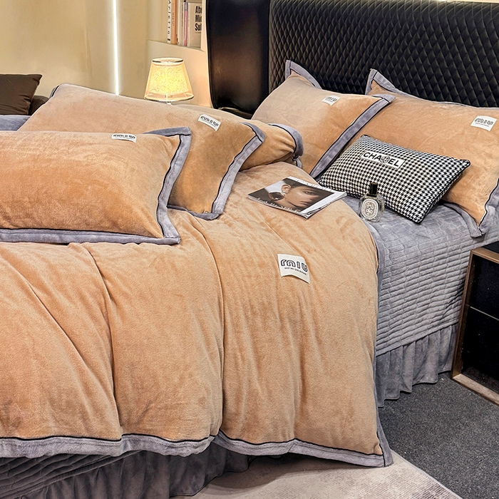 91家纺网 家纺一手货源 找家纺 芷卧 2025新款高克重牛奶绒四件套床盖款 马亚尔-卡其