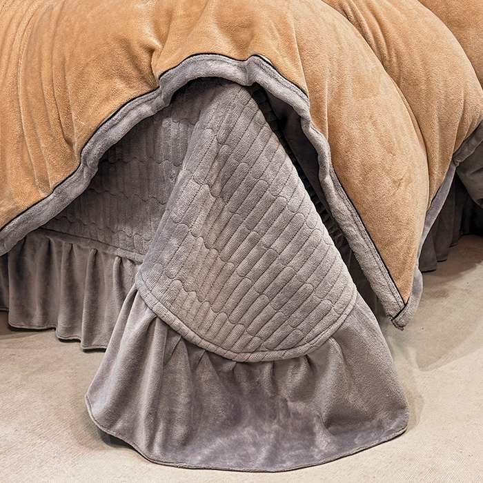 91家纺网 家纺一手货源 找家纺 芷卧 2025新款高克重牛奶绒四件套床盖款 马亚尔-卡其