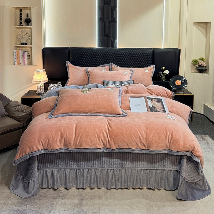 91家纺网 家纺一手货源 找家纺 芷卧 2025新款高克重牛奶绒四件套床盖款 马亚尔-暗粉