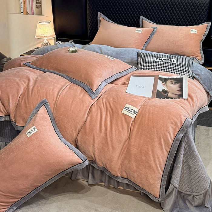 91家纺网 家纺一手货源 找家纺 芷卧 2025新款高克重牛奶绒四件套床盖款 马亚尔-暗粉