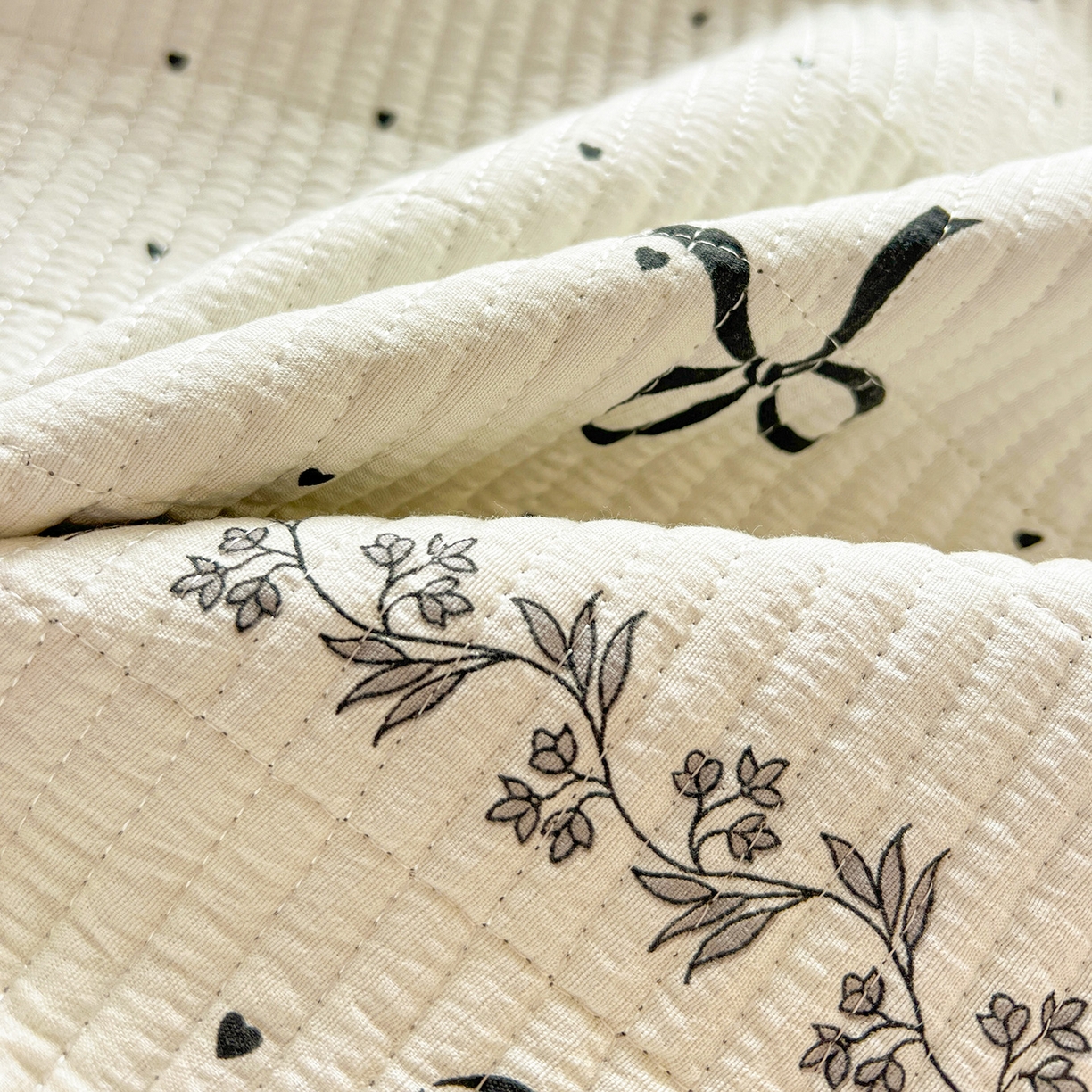 91家纺网 家纺一手货源 找家纺 优选 2025新款木棉双层纱ins少女心可爱加厚豆豆冬被四件套床盖三件套暖梦小红书推荐 点点爱心