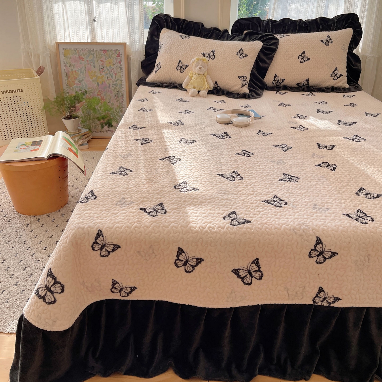 91家纺网 家纺一手货源 找家纺 红嘴企鹅 2025新款花边加厚牛奶绒单品床盖单件床盖三件套 蝶梦