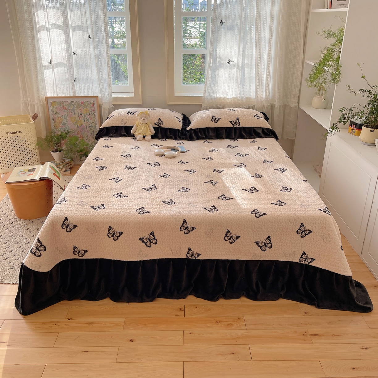 91家纺网 家纺一手货源 找家纺 红嘴企鹅 2025新款花边加厚牛奶绒单品床盖单件床盖三件套 蝶梦