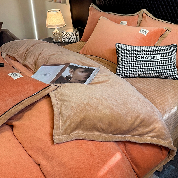 91家纺网 家纺一手货源 找家纺 芷卧 2025新款高克重牛奶绒四件套床盖款 马亚尔-爱桔