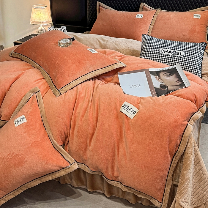 91家纺网 家纺一手货源 找家纺 芷卧 2025新款高克重牛奶绒四件套床盖款 马亚尔-爱桔