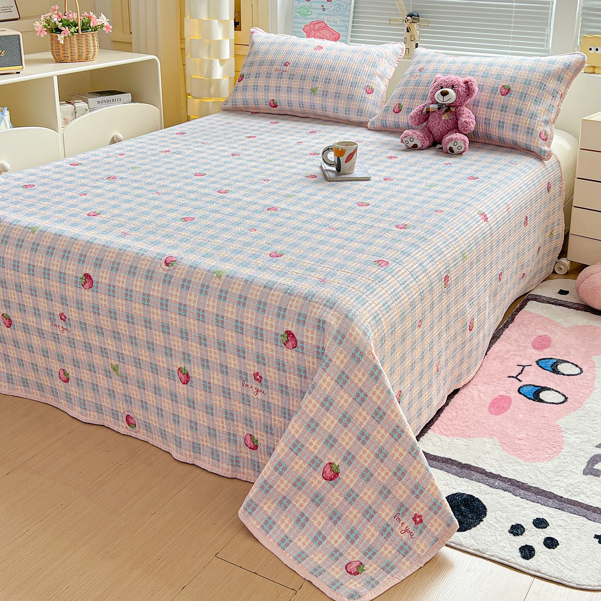 91家纺网 家纺一手货源 找家纺 优选 2025新款木棉双层纱ins少女心可爱加厚豆豆冬被四件套床盖三件套暖梦小红书推荐 格子草莓