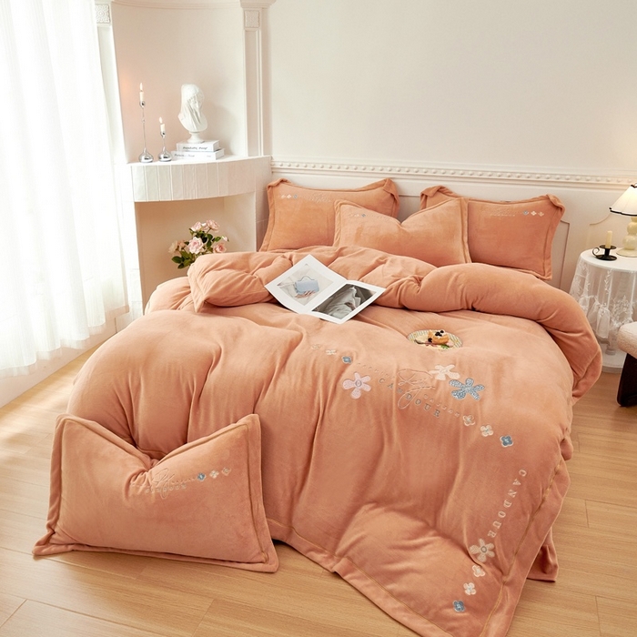 91家纺网 家纺一手货源 找家纺 （总）玖琳家纺 2025新款商场定制款高克重刺绣牛奶绒四件套-幸运草