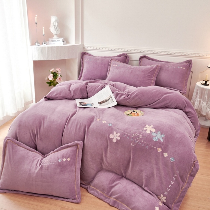 91家纺网 家纺一手货源 找家纺 （总）玖琳家纺 2025新款商场定制款高克重刺绣牛奶绒四件套-幸运草