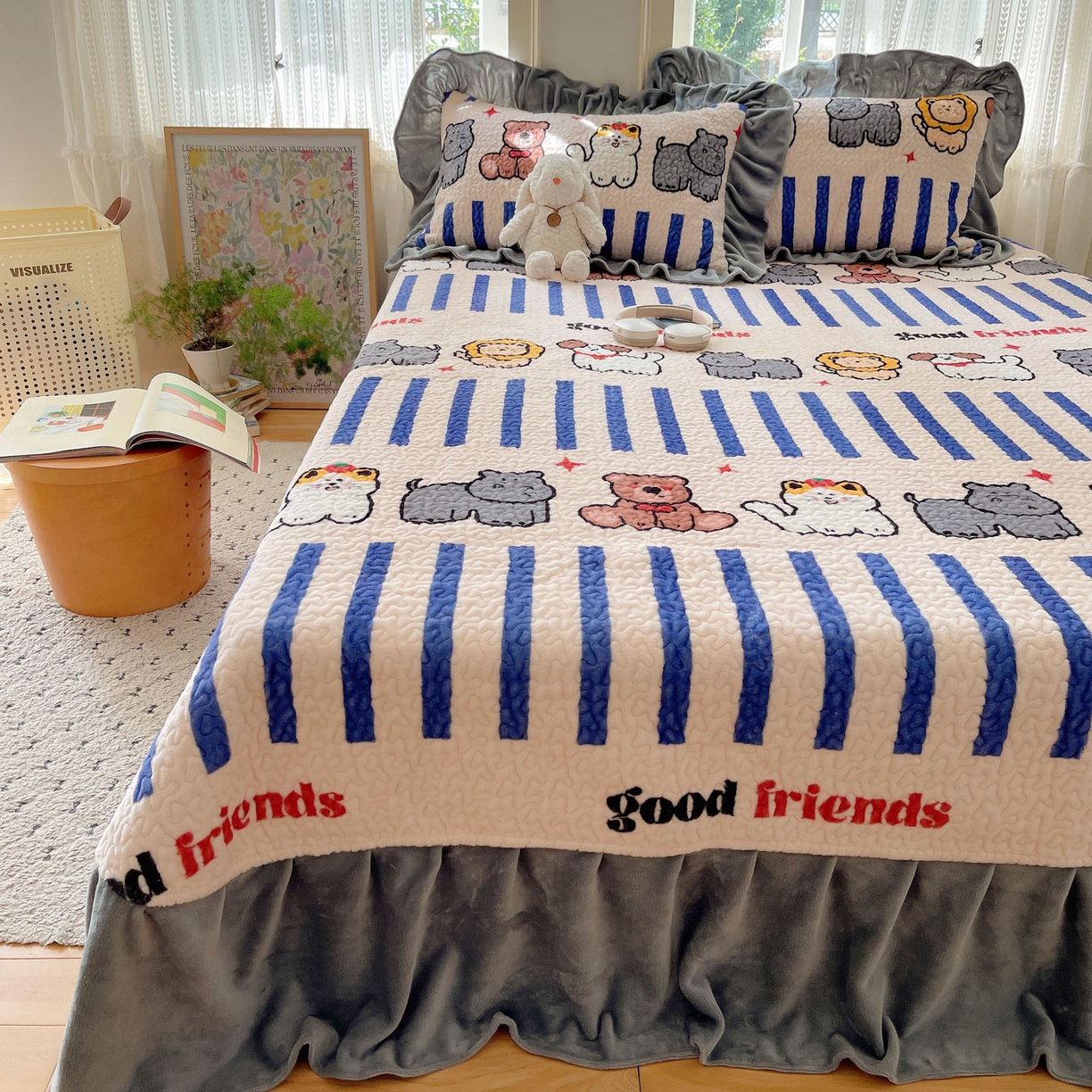 91家纺网 家纺一手货源 找家纺 红嘴企鹅 2025新款花边加厚牛奶绒单品床盖单件床盖三件套 动物乐园