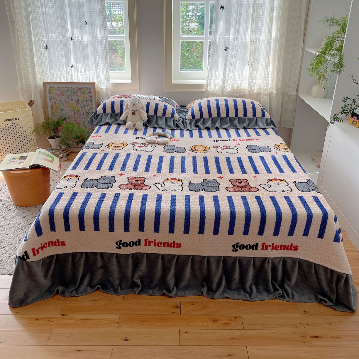 91家纺网 家纺一手货源 找家纺 红嘴企鹅 2025新款花边加厚牛奶绒单品床盖单件床盖三件套 动物乐园