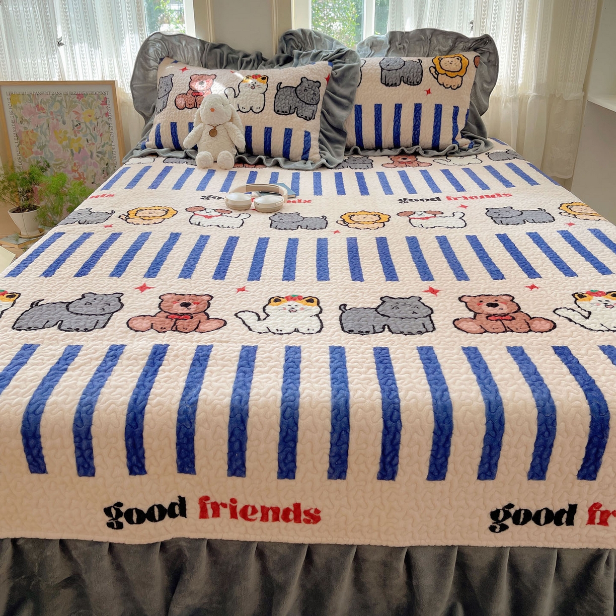 91家纺网 家纺一手货源 找家纺 红嘴企鹅 2025新款花边加厚牛奶绒单品床盖单件床盖三件套 动物乐园