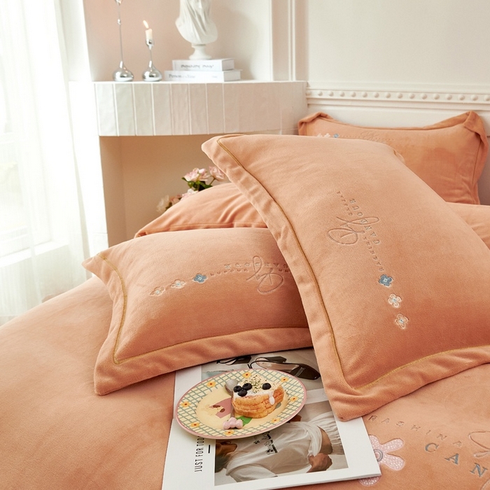 91家纺网 家纺一手货源 找家纺 （总）玖琳家纺 2025新款商场定制款高克重刺绣牛奶绒四件套-幸运草