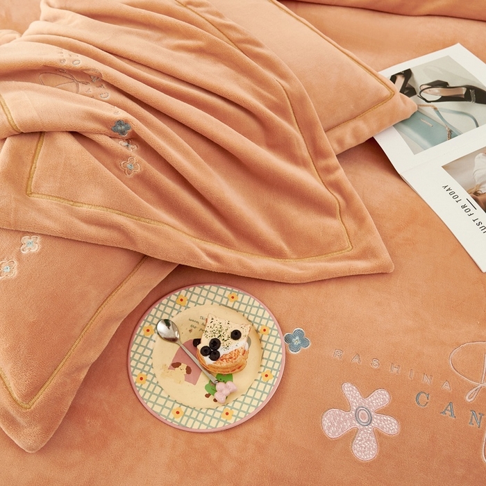 91家纺网 家纺一手货源 找家纺 （总）玖琳家纺 2025新款商场定制款高克重刺绣牛奶绒四件套-幸运草