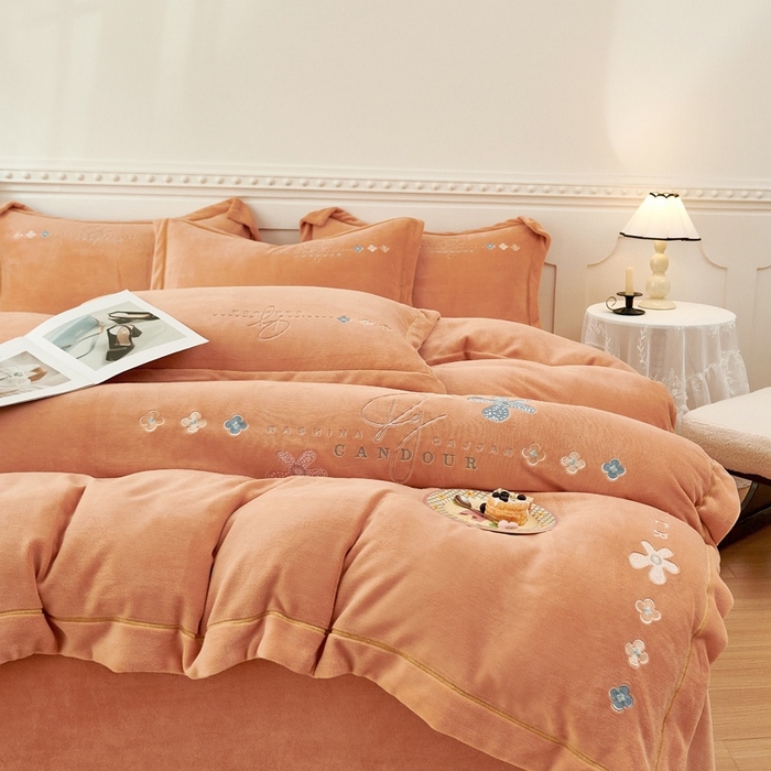 91家纺网 家纺一手货源 找家纺 （总）玖琳家纺 2025新款商场定制款高克重刺绣牛奶绒四件套-幸运草