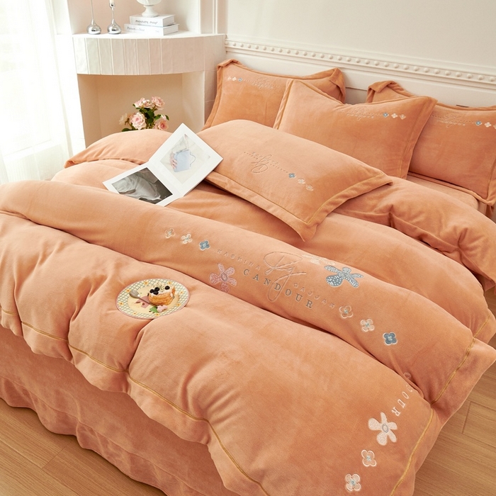 91家纺网 家纺一手货源 找家纺 （总）玖琳家纺 2025新款商场定制款高克重刺绣牛奶绒四件套-幸运草