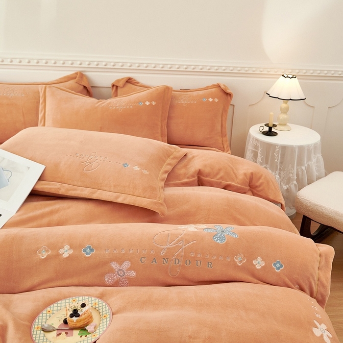 91家纺网 家纺一手货源 找家纺 （总）玖琳家纺 2025新款商场定制款高克重刺绣牛奶绒四件套-幸运草