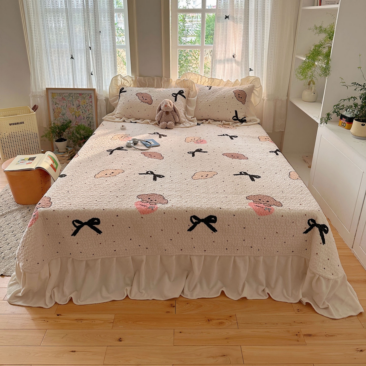 91家纺网 家纺一手货源 找家纺 红嘴企鹅 2025新款花边加厚牛奶绒单品床盖单件床盖三件套 蝴蝶狗狗